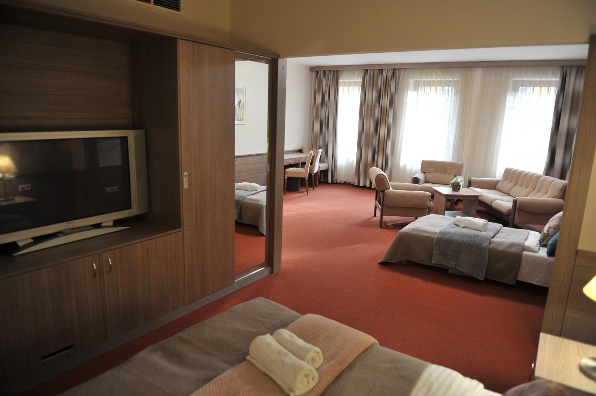 Hotel Harom Gunar
